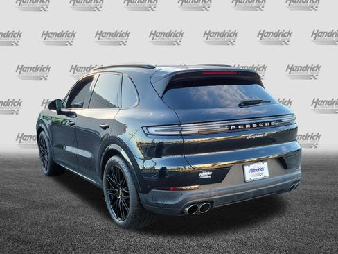 Used 2024 Porsche Cayenne S AWD/4WD image 5