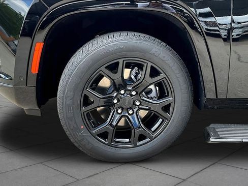 New 2026 Jeep Grand Wagoneer L Limited AWD/4WD image 12