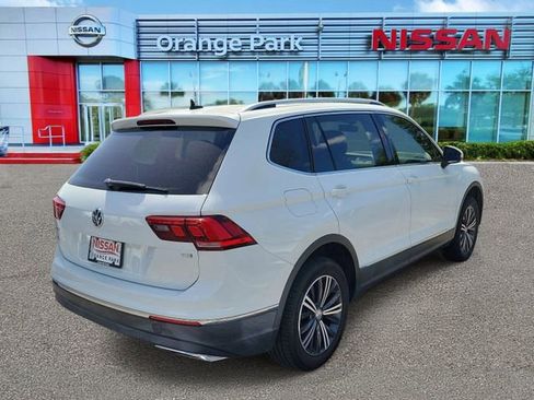 Used 2018 Volkswagen Tiguan SEL image 2