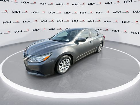 Used 2017 Nissan Altima 2.5 S w/ Power Driver Seat Package image 4