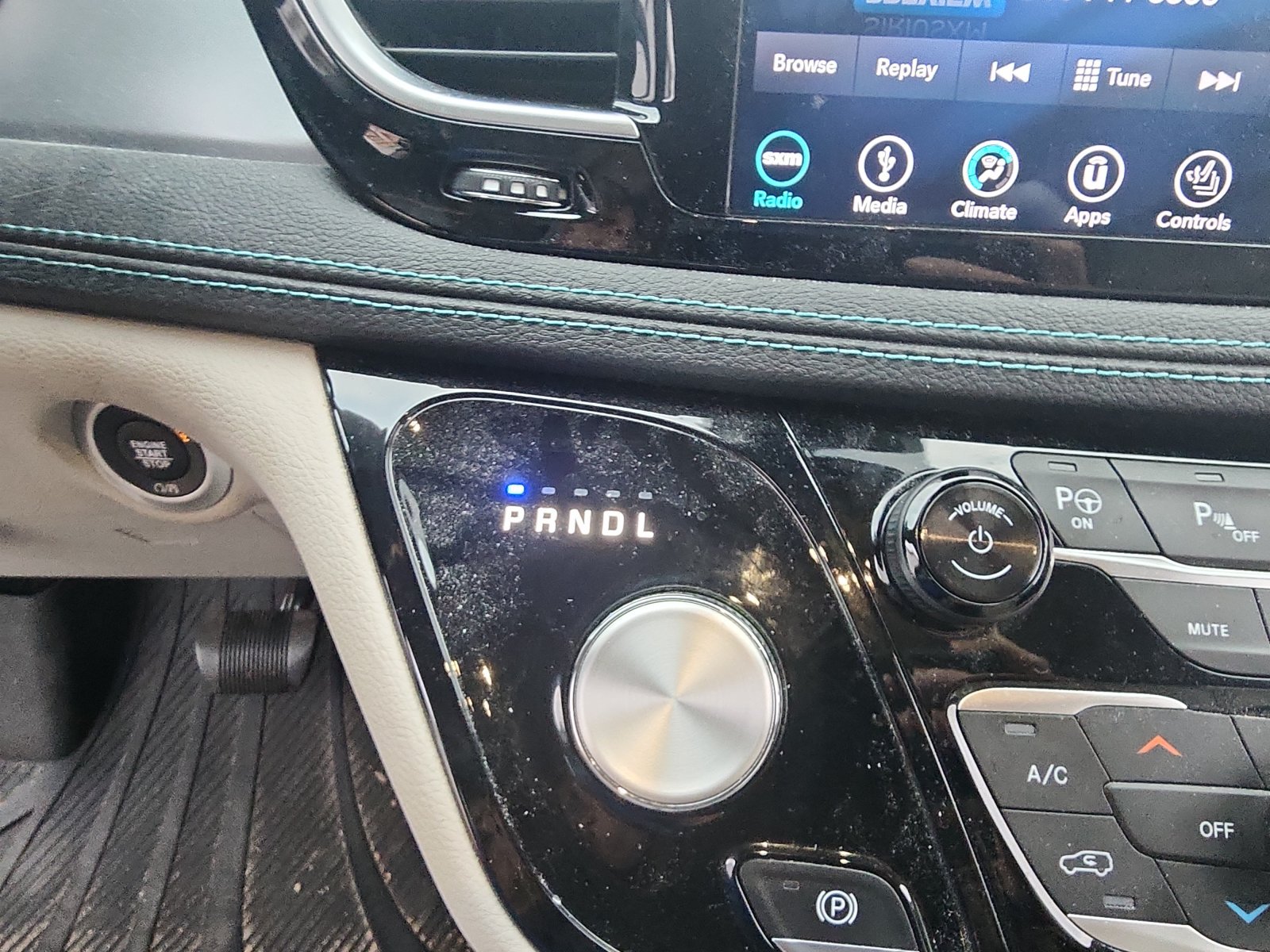 Used 2019 Chrysler Pacifica Limited w/ Advanced Safetytec Group FWD image 16