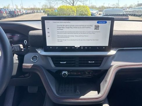 Used 2025 Ford Explorer ST image 17