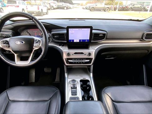 Used 2023 Ford Explorer XLT w/ Equipment Group 202A image 14