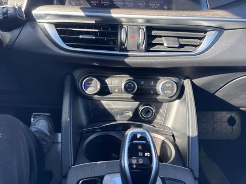 Used 2023 Alfa Romeo Stelvio Ti AWD/4WD image 40