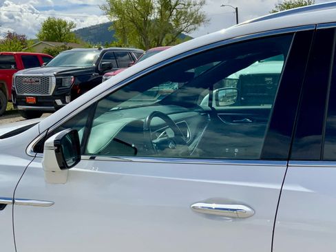 Used 2022 Buick Enclave Premium AWD/4WD image 11
