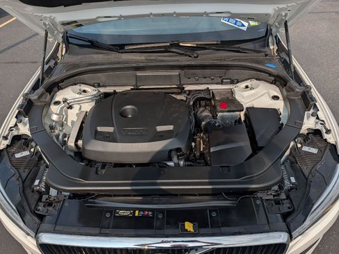 Used 2020 Volvo XC60 T5 Momentum w/ Protection Package AWD/4WD image 27