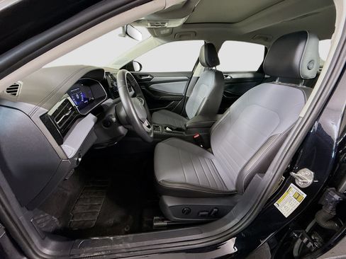 Used 2025 Volkswagen Jetta SE FWD image 22