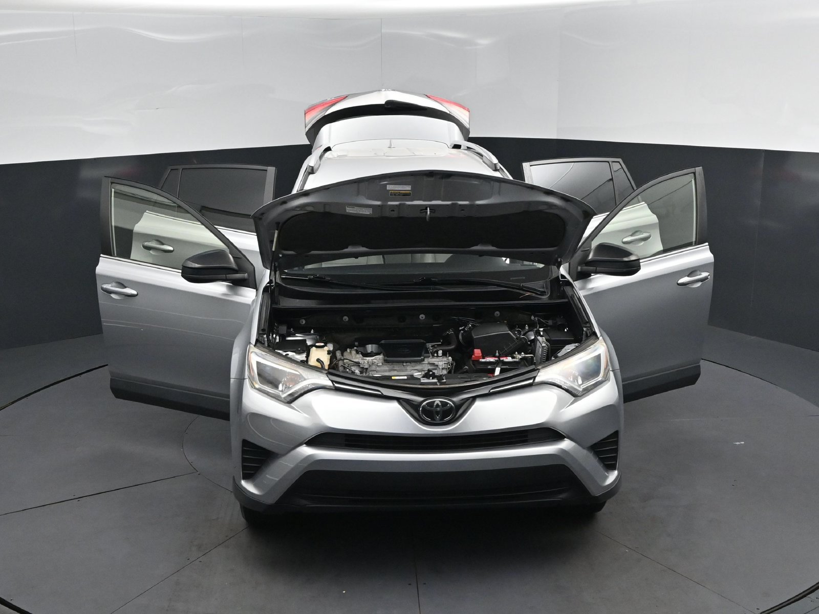 Used 2018 Toyota RAV4 LE FWD image 52