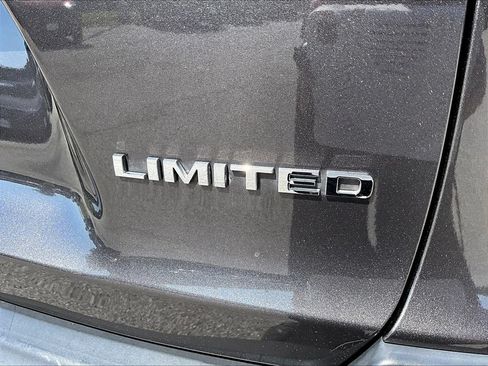 Used 2019 Jeep Cherokee Limited AWD/4WD image 28
