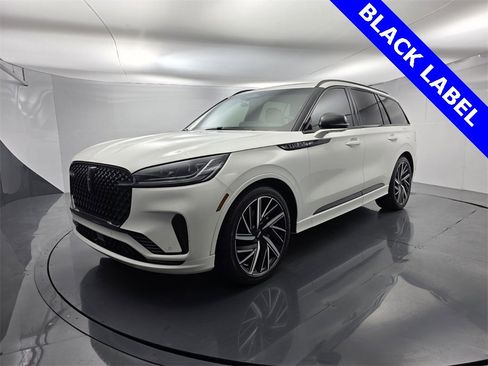 Used 2025 Lincoln Aviator Black Label w/ Jet Appearance Package image 8