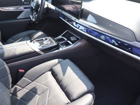 Used 2023 BMW i7 xDrive60 AWD/4WD image 24