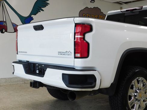 Used 2024 Chevrolet Silverado 2500 High Country w/ Technology Package AWD/4WD image 88