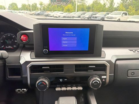 Used 2025 Toyota Tacoma TRD Sport AWD/4WD image 14