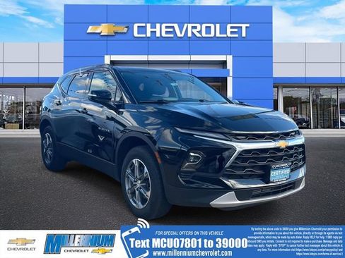 Used 2025 Chevrolet Blazer LT FWD image 1