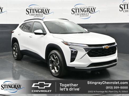 Certified 2024 Chevrolet Trax LT FWD image 1