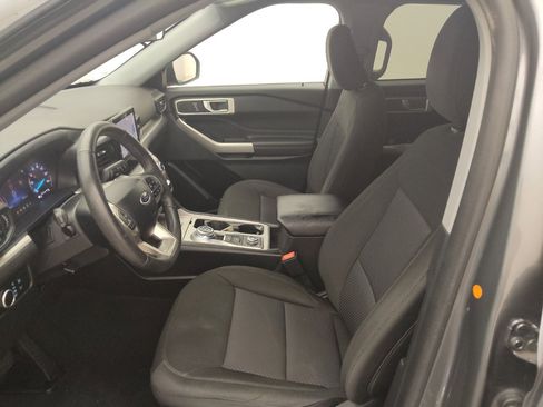Used 2023 Ford Explorer XLT AWD/4WD image 17