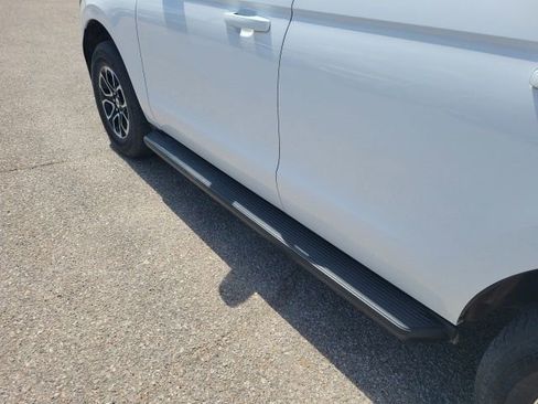 Used 2024 Ford Expedition XLT image 5