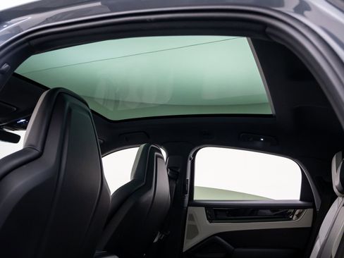 Certified 2025 Porsche Cayenne Coupe AWD/4WD image 17