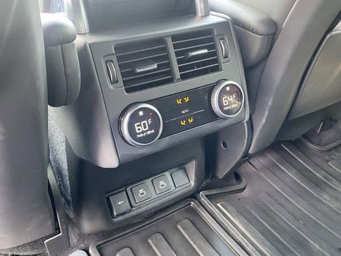 Used 2023 Land Rover Discovery S R-Dynamic image 11