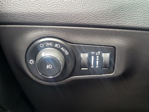 Used 2020 Jeep Compass Latitude w/ Popular Equipment Group image 26