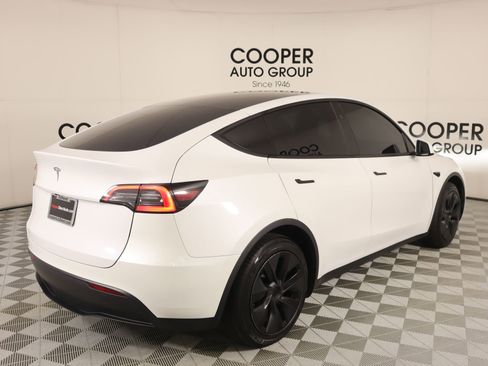 Used 2024 Tesla Model Y Long Range image 19