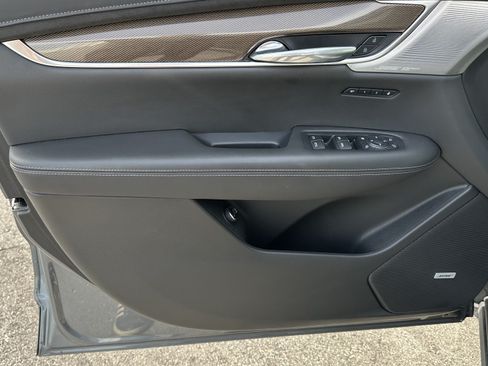 Used 2022 Cadillac XT6 Premium Luxury w/ Platinum Package AWD/4WD image 16
