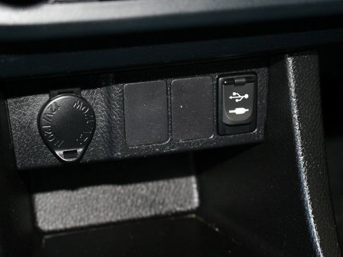 Used 2014 Toyota Corolla LE image 19