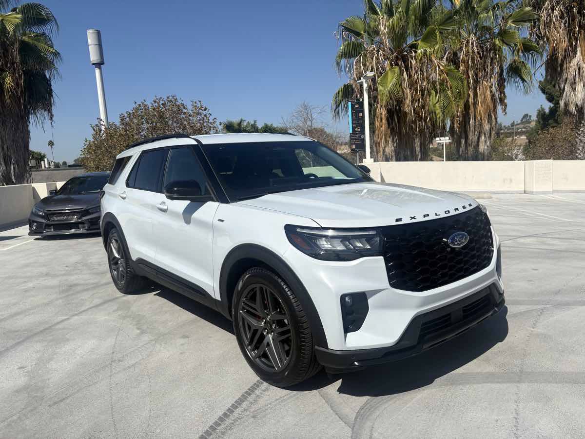 Used 2026 Ford Explorer ST-Line w/ ST-Line Street Pack RWD image 41