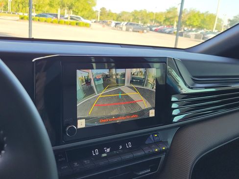 Used 2025 Toyota Camry SE image 23