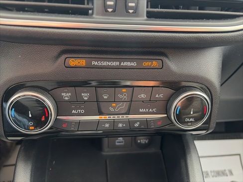 Used 2022 Ford Escape Titanium w/ Class II Trailer Tow Package image 17