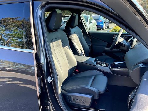 Certified 2025 BMW X3 xDrive30i image 9