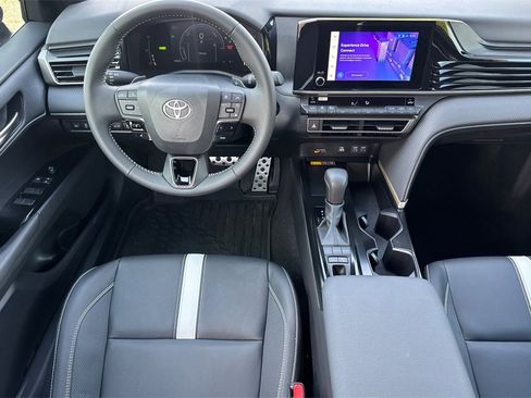 Used 2025 Toyota Camry SE image 16