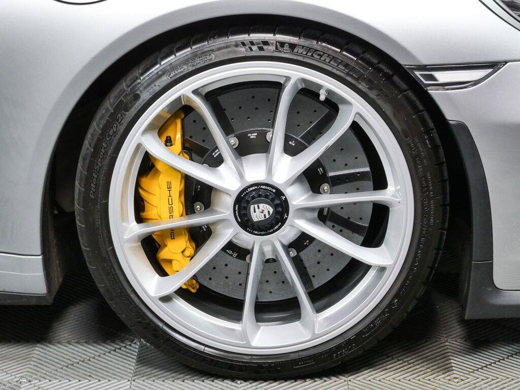 Certified 2018 Porsche 911 GT3 RWD image 32