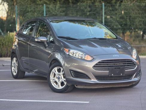 Used 2014 Ford Fiesta SE FWD image 2