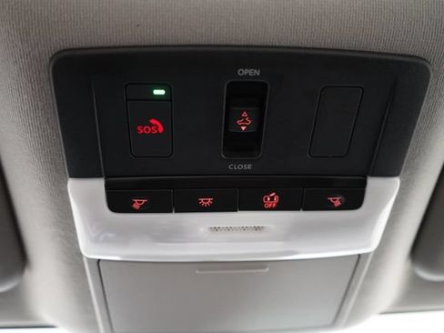 Used 2023 Nissan Sentra SR w/ SR Premium Package FWD image 35