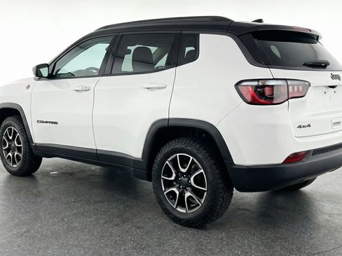 Used 2025 Jeep Compass Trailhawk AWD/4WD image 6