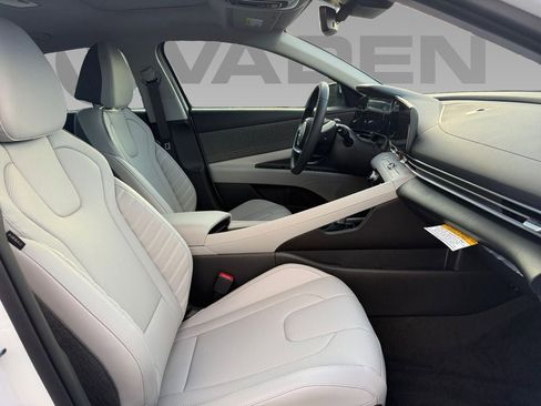 New 2026 Hyundai Elantra Limited FWD image 9