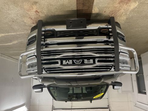 Used 2022 RAM 2500 Laramie AWD/4WD image 2