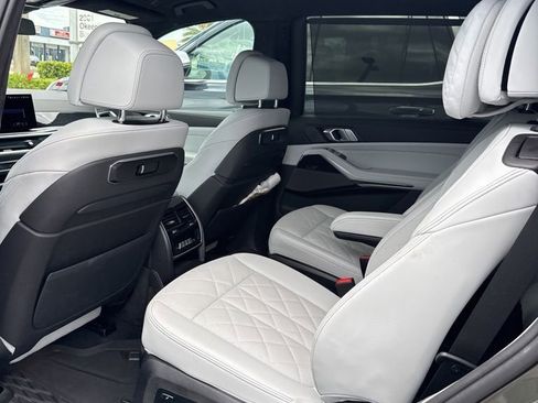 Used 2025 BMW X7 xDrive40i w/ M Sport Package AWD/4WD image 12