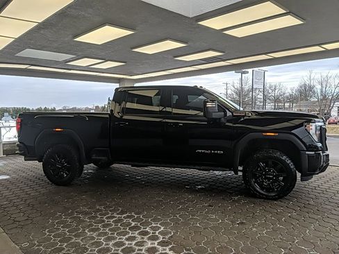 Used 2024 GMC Sierra 2500 AT4 w/ Technology Package image 4