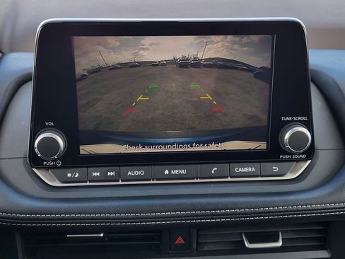 Used 2023 Nissan Rogue SV image 18