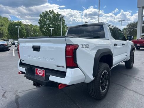 Used 2025 Toyota Tacoma TRD Off-Road AWD/4WD image 7