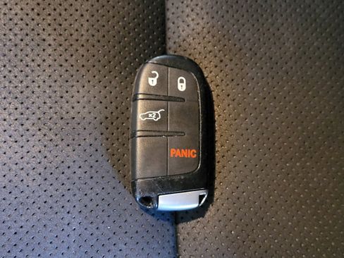 Used 2019 Jeep Grand Cherokee Laredo w/ Laredo X Package image 32