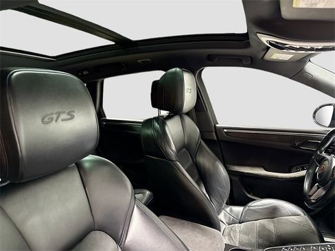 Used 2018 Porsche Macan GTS image 32