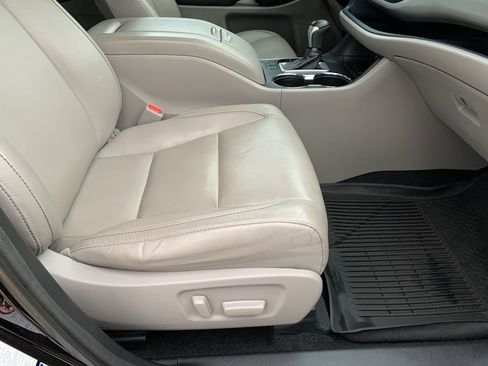 Used 2018 Toyota Highlander XLE image 17