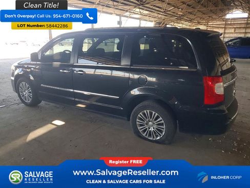 Used 2014 Chrysler Town & Country Touring-L FWD image 3