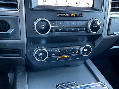 Used 2019 Ford Expedition XLT image 15