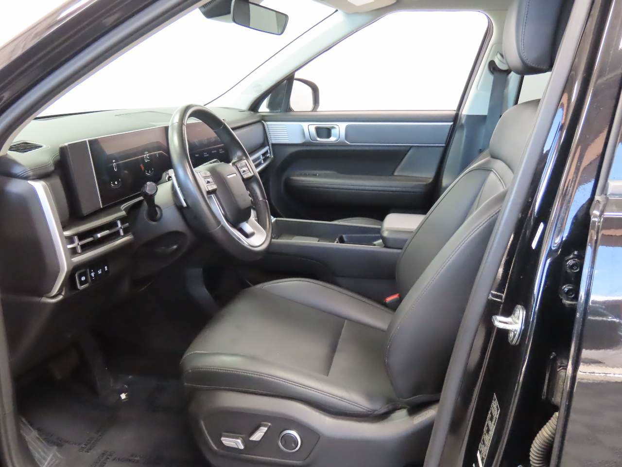 Used 2025 Hyundai Santa Fe SEL AWD/4WD image 15
