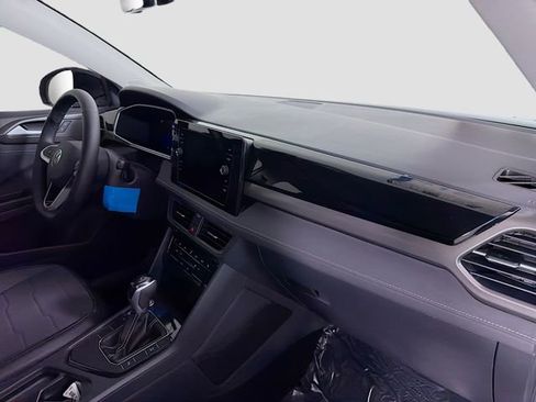 New 2026 Volkswagen Taos SE image 28