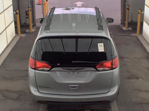 Used 2018 Chrysler Pacifica Touring-L Plus w/ Advanced Safetytec Group FWD image 5